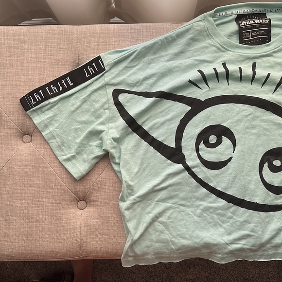 NWT Baby Yoda/Grogu Star Wars Disney Shirt - Picture 3 of 4